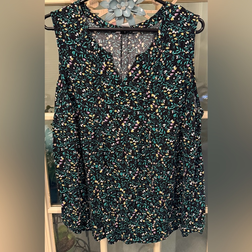 Croft & Barrow Black Floral Tank Top